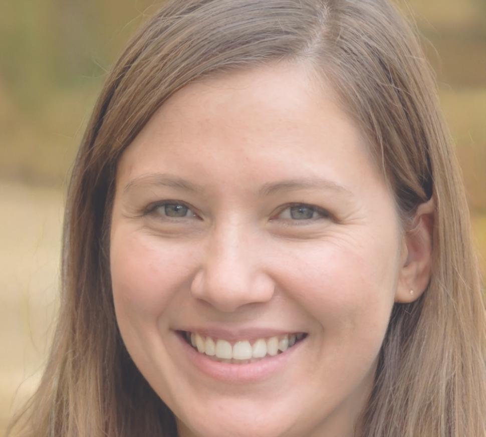 Portrait de Margaux Deslandes, formatrice en intelligence concurrentielle